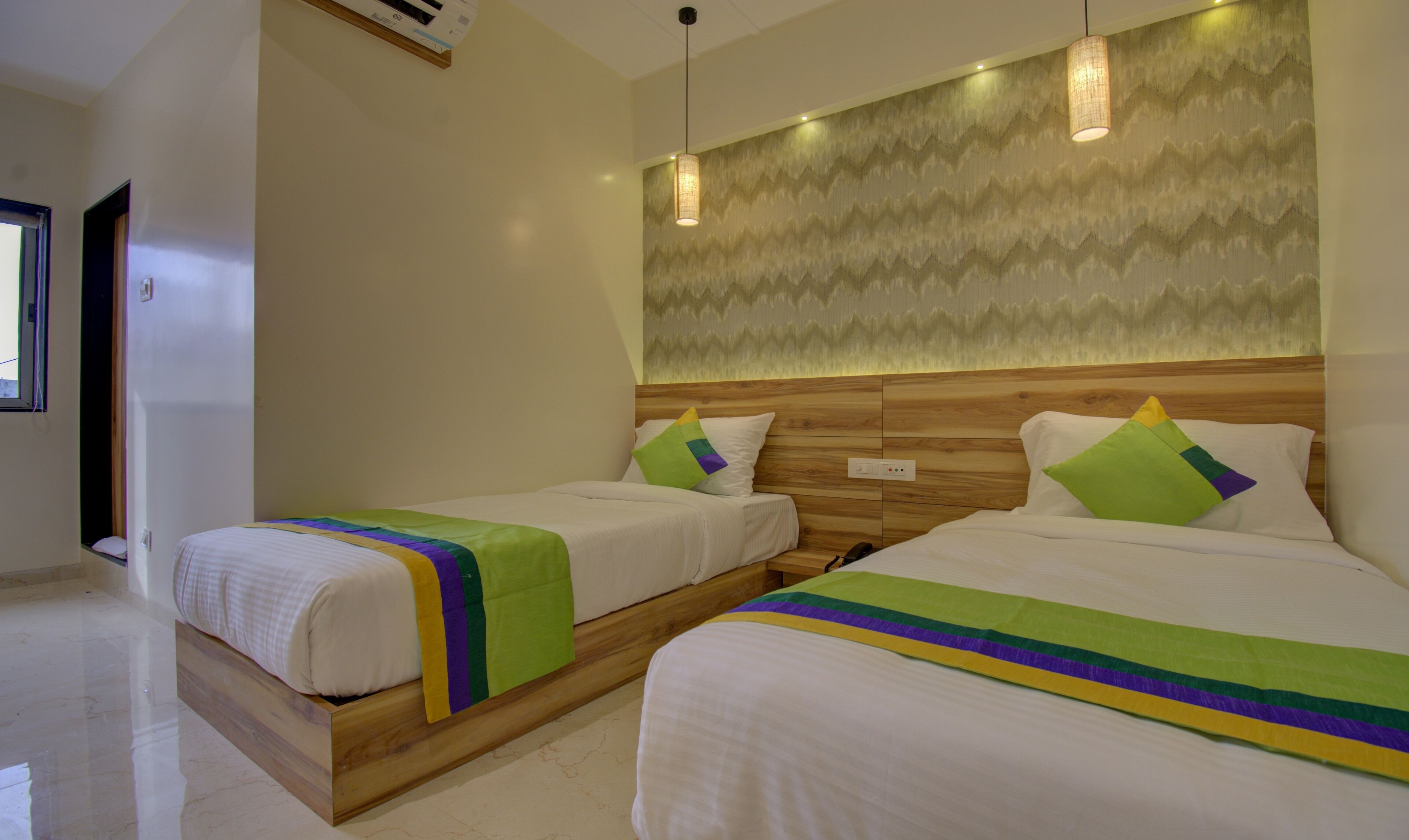 واي فاي مجانًا وملاءات أسرّة