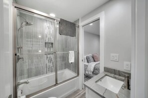 Shower, towels - Into the Blue - Oceanfront Condo with Beach Access & Gulf Views (Miramar Beach)