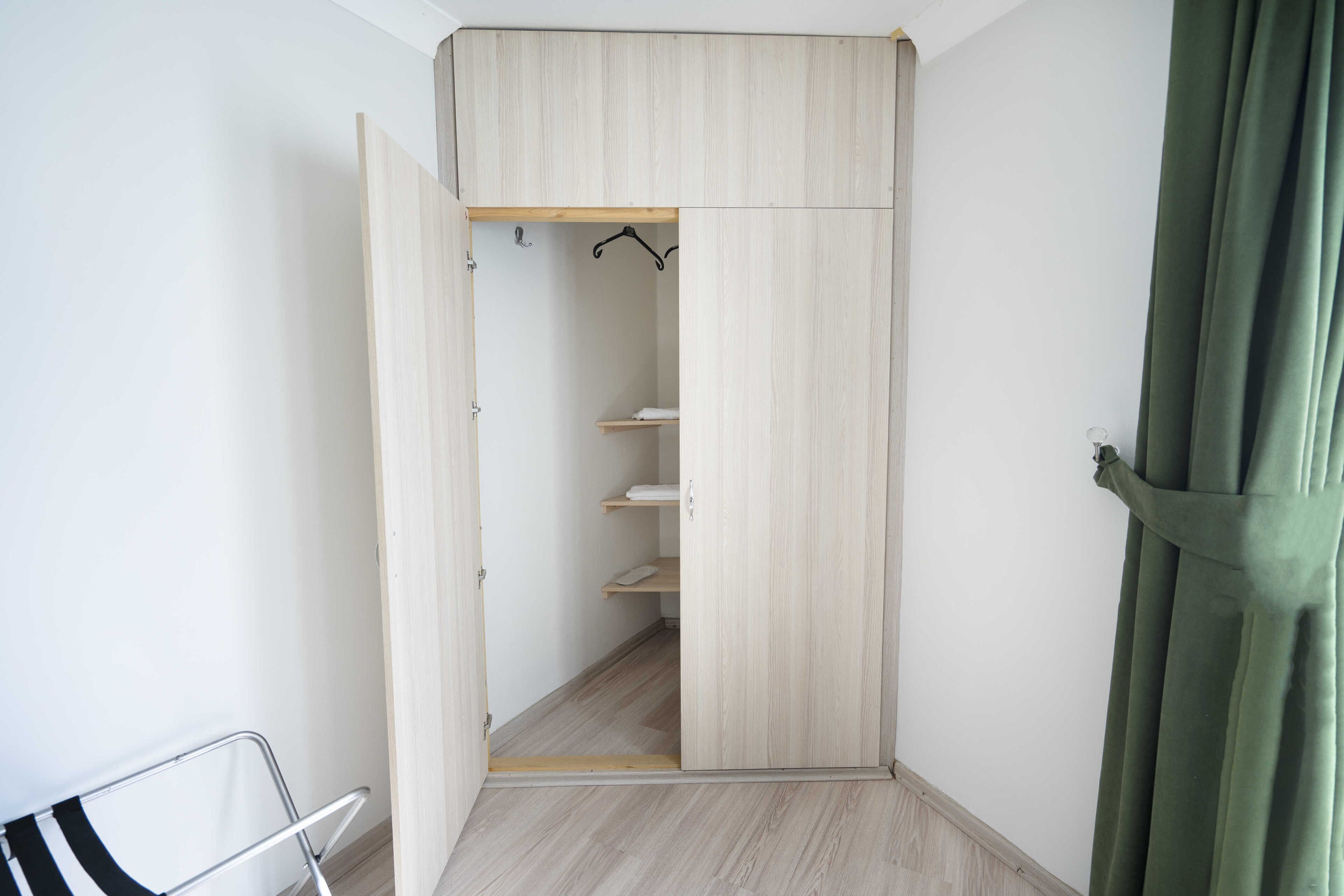 Deluxe Room | Living area | LCD TV