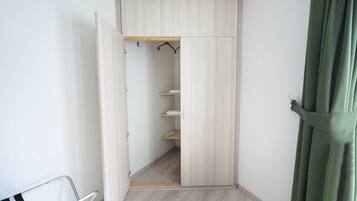 Deluxe Room | Living area | LCD TV