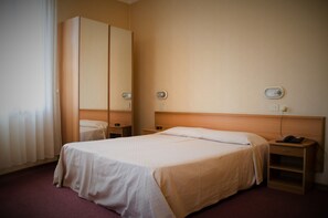 Desk, free WiFi, bed sheets - Hotel Bellevue (Pianoro)