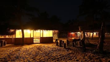 Depan hartanah - siang/malam