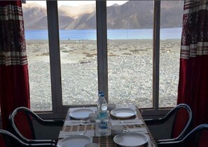 Interior - TIH Attic Camp - Pangong (Leh)