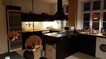Classic-lejlighed - 3 soveværelser - 2 badeværelser | Privat køkken | Køleskab, mikrobølgeovn, ovn, kogeplade