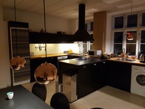Classic-lejlighed - 3 soveværelser - 2 badeværelser | Privat køkken | Køleskab, mikrobølgeovn, ovn, kogeplade