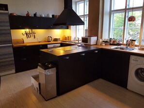 Classic Apartment, 3 Bedrooms, 2 Bathrooms | Private kitchen | Fridge, microwave, oven, stovetop - Classic Copenhagen City Apartment (Frederiksberg)