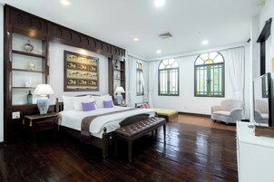 Quarto casal grand | Cortinas blackout, camas extras/dobráveis (sobretaxa), Wi-Fi de cortesia