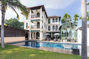 Outdoor pool, sun loungers