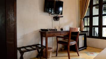 1 bedroom, blackout drapes, free WiFi, bed sheets