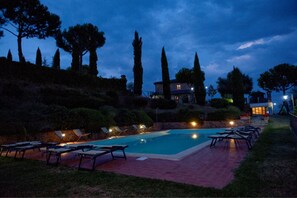 Seasonal outdoor pool - Infinito (Sinalunga)
