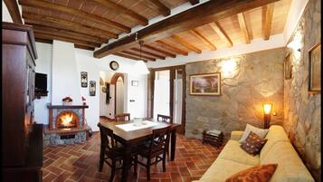 Villa, 4 camere da letto | Area soggiorno | TV a schermo piatto