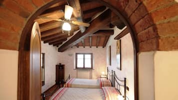 Villa, 4 camere da letto | 4 camere, una scrivania, Wi-Fi gratuito, lenzuola