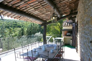 Villa, 4 soverom, mellometasje | Terrasse/patio