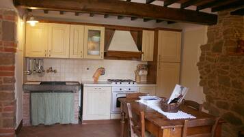 Villa, 3 Bedrooms | Private kitchen | Fridge, microwave, oven, stovetop