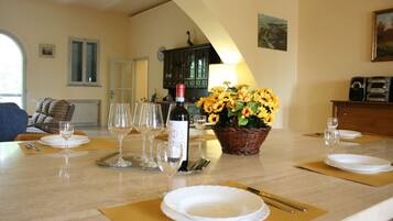 Biệt thự, nhiều phòng ngủ | Khu vực ăn uống tại phòng