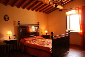 2 bedrooms, iron/ironing board, free WiFi, bed sheets - Tribbiano (Arezzo)