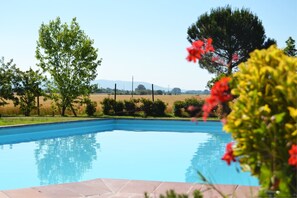Piscine extérieure (ouverte en saison)