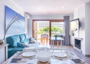 Télévision, cheminée