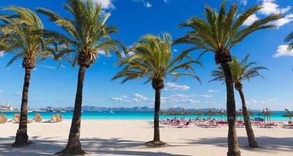 Apartment near beach and nightlife, perfect for fun holidays