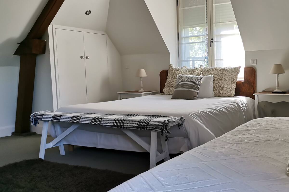 Decoración personalizada, muebles diferentes y escritorio
