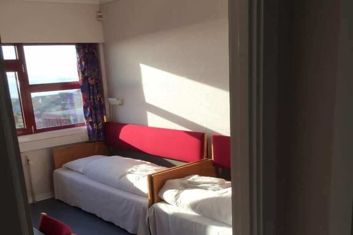 Zweibettzimmer, Gemeinschaftsbad | Zustellbetten