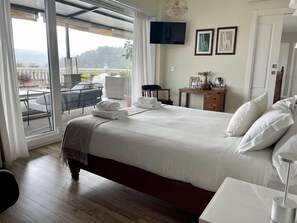 Superior Room, Valley View | Premium bedding, memory foam beds, individually decorated - Casa Acougo, Sarria (Sarria)