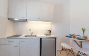 Ferienhaus (4) | Eigene Kochnische | Kühlschrank, Herdplatte, Wasserkocher, Toastergrill