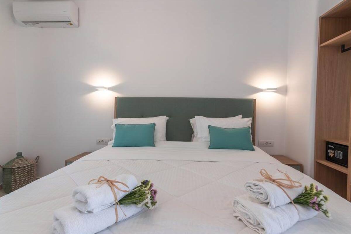 1 bedroom, premium bedding, pillow-top beds, desk