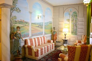 Traditional Villa, 6 Bedrooms, Private Pool, Garden View | Living area | 60-cm flat-screen TV with digital channels, LCD TV, table tennis - Villa Cappuccini (Castiglion Fiorentino)