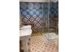 Traditionell villa - 4 sovrum - privat pool - utsikt mot trädgården | Badrum | Badkar och dusch, hårtork, bidé och handdukar