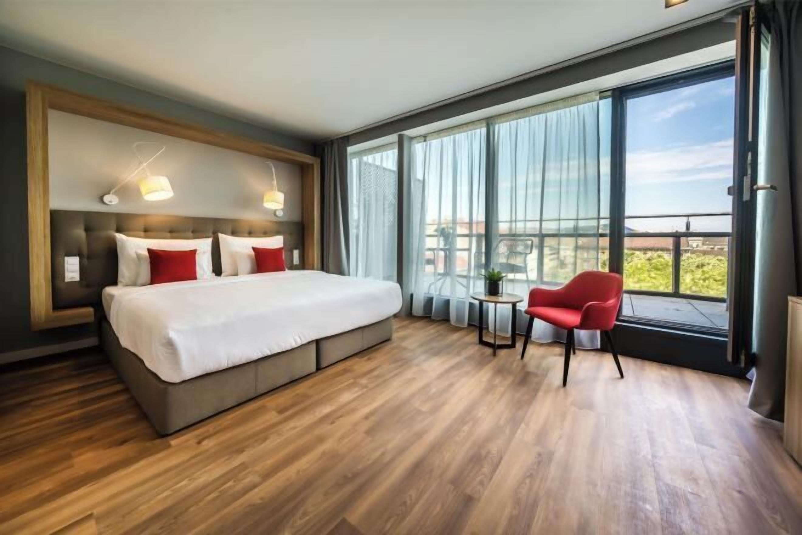Premium bedding, pillowtop beds, in-room safe, desk