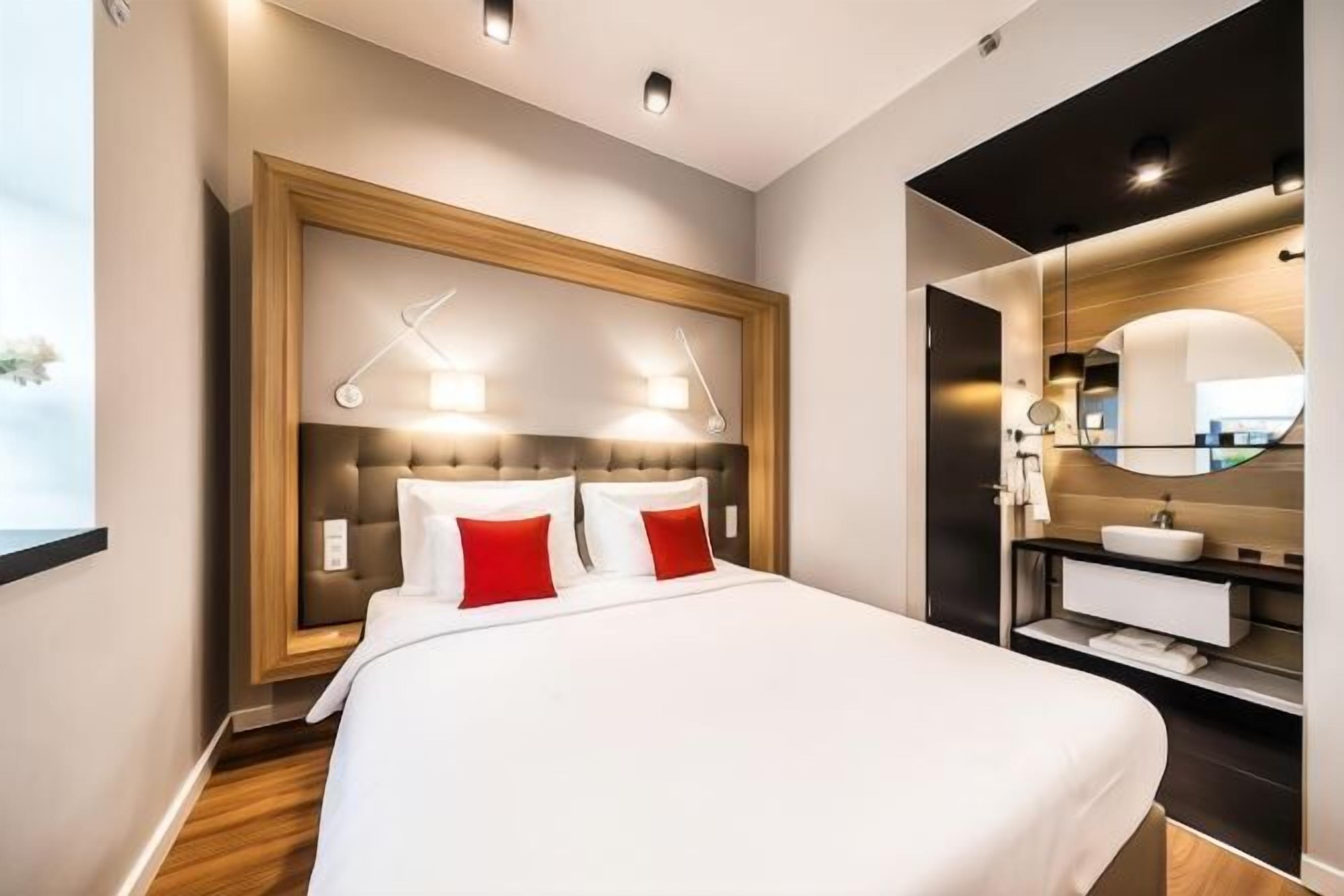 Luxe beddengoed, pillowtop-bedden, een kluis op de kamer, een bureau