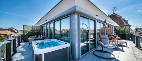 Corner Suite with Terrace and Jacuzzi | Terrasse/patio