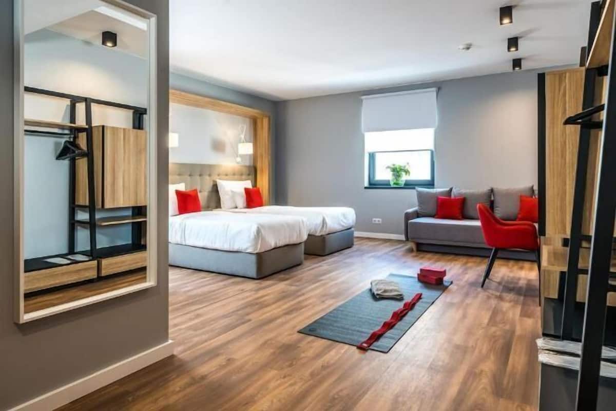 Premium bedding, pillowtop beds, in-room safe, desk