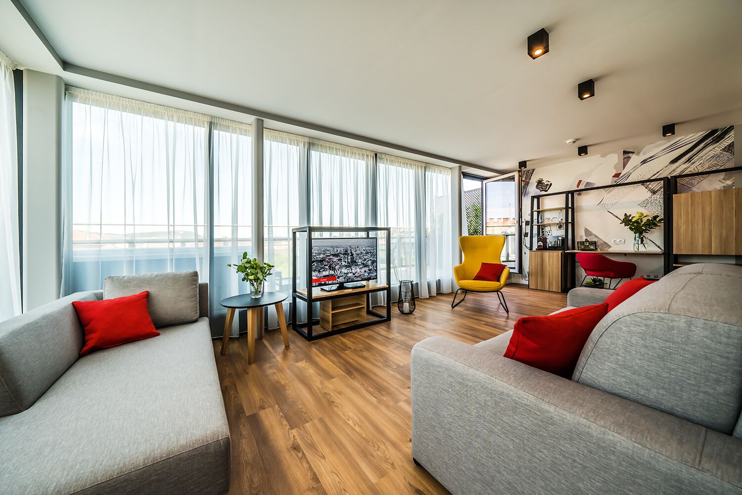 corner suite with terrace and jacuzzi | 1 bedroom, premium bedding, pillow-top beds, in-room safe