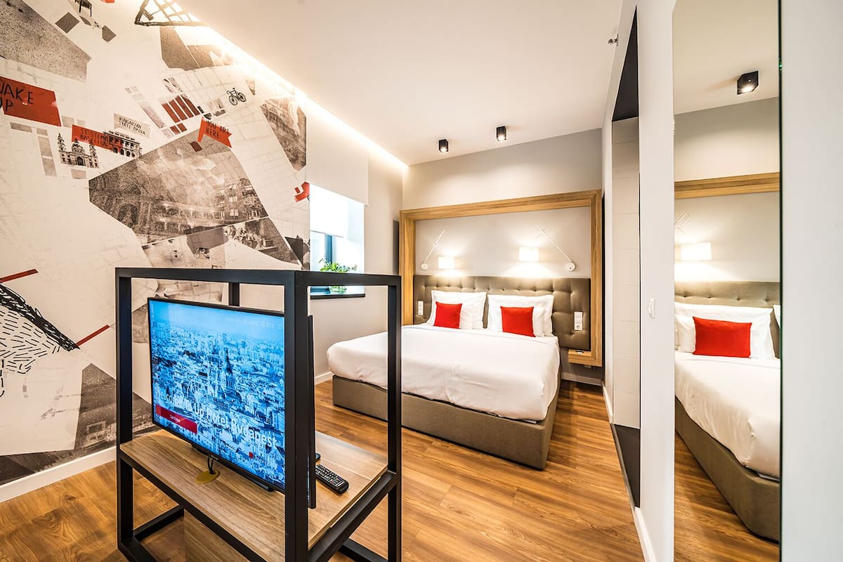 1 bedroom, premium bedding, pillow-top beds, in-room safe