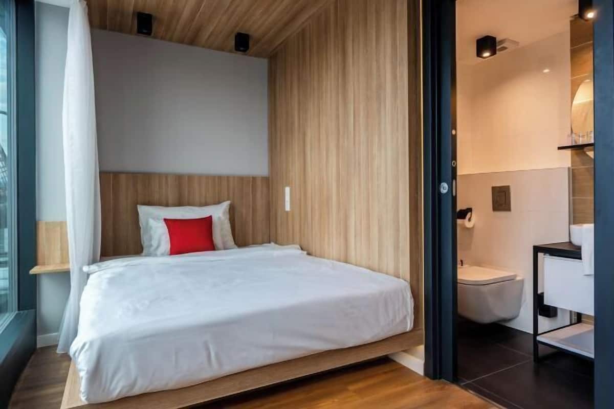 Premium bedding, pillowtop beds, in-room safe, desk
