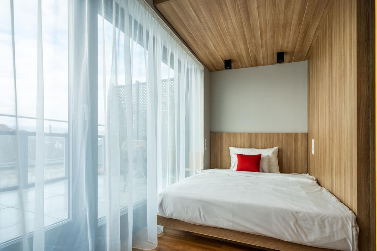 1 bedroom, premium bedding, pillow-top beds, in-room safe