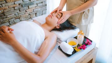 Sauna, hot tub, steam room, body treatments, aromatherapy
