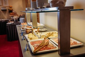 Petit déjeuner complet compris tous les jours