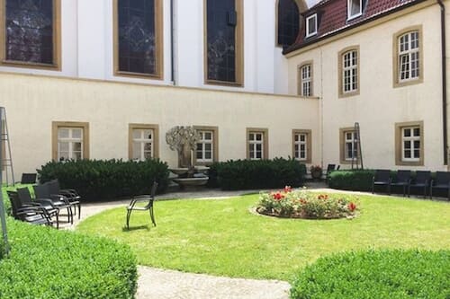 Cour
