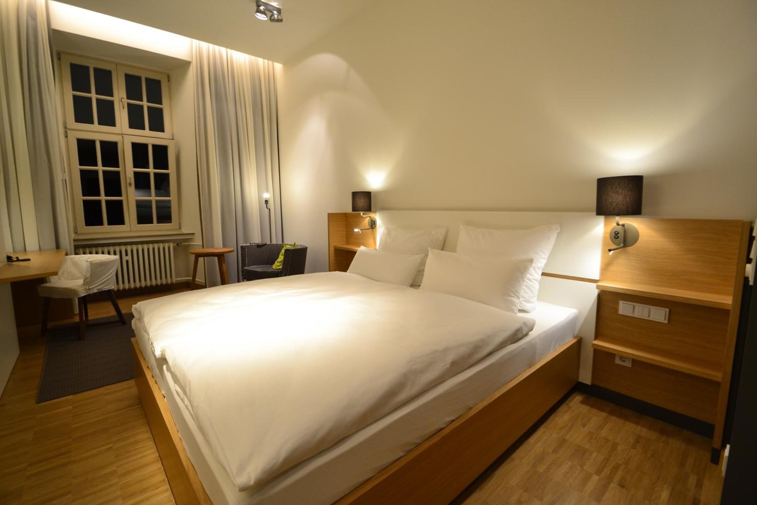 1 bedroom, in-room safe, desk, blackout curtains