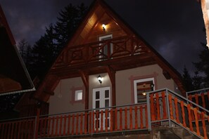 Front of property - Apartmani RUNOLIST (Žabljak)