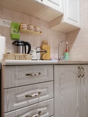 Apartment | Private kitchenette | Fridge, stovetop, dishwasher, coffee/tea maker