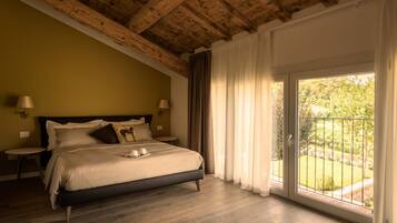 Junior suite (Visela) | Luxe beddengoed, donsdekens, bedden met traagschuimmatrassen