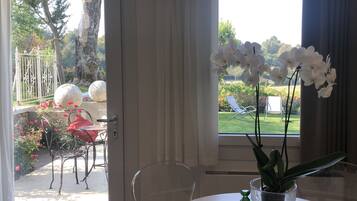 Familjesvit (Pruno) | SÀngtillbehör av högsta kvalitet, duntÀcken och memory foam-madrasser