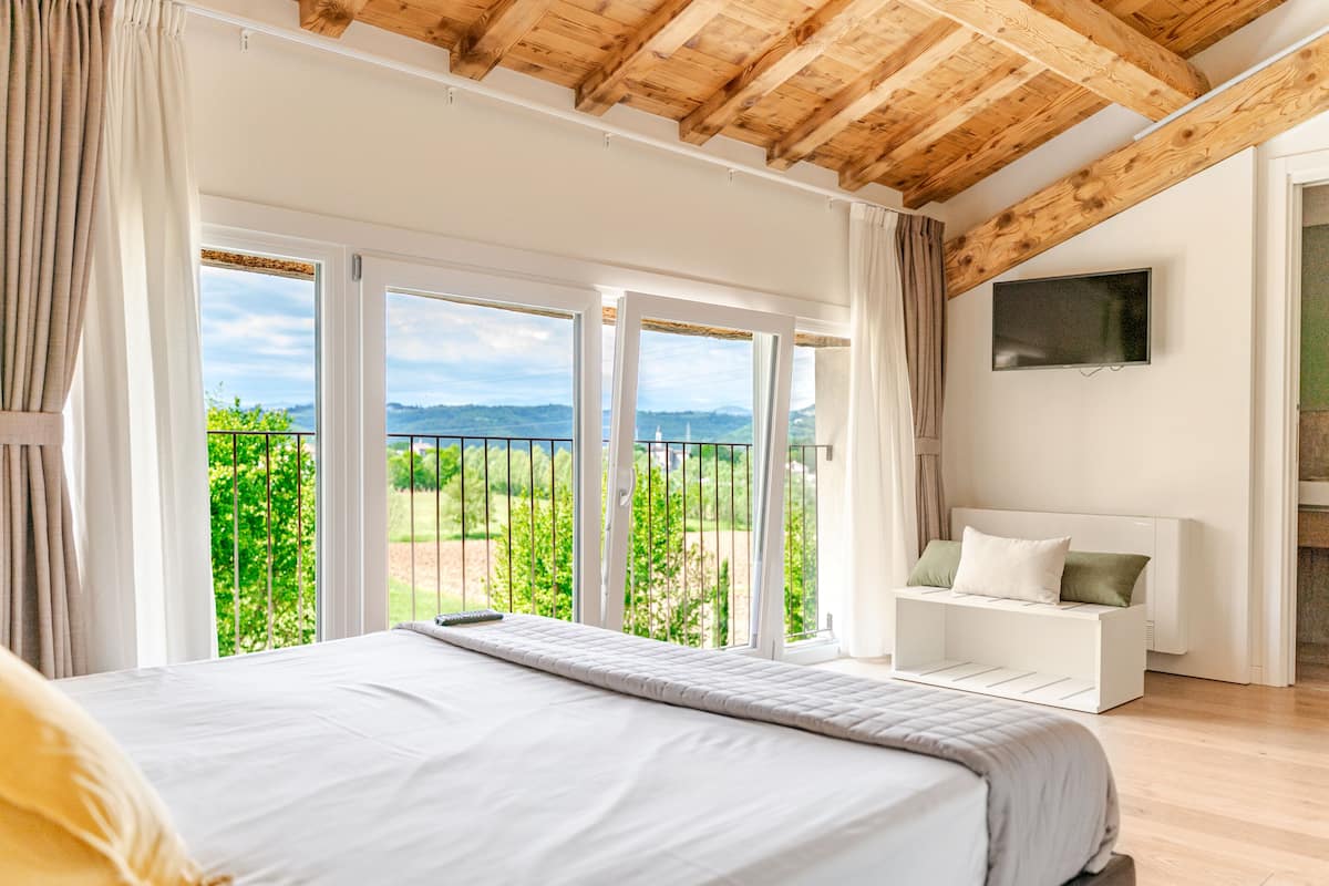 Superior-Suite, mit Bad, Blick auf den Innenhof | Hochwertige Bettwaren, Daunenbettdecken