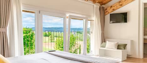 Superior Suite, Ensuite, Courtyard View
