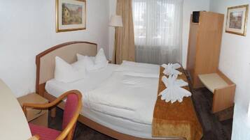 Peti besi dalam bilik, Wi-fi percuma, cadar katil