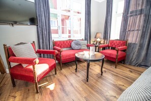 开间 (2) | 起居区 | 平板电视